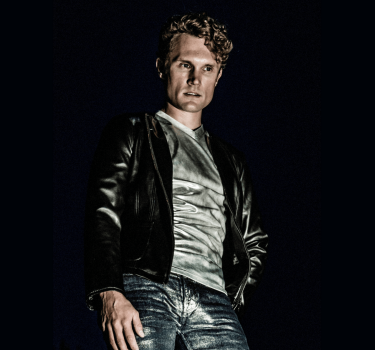 Hello Moth 3 1600 x 1260 px v2