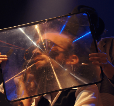 Performs Tom Waits 1 1600 x 1260 px